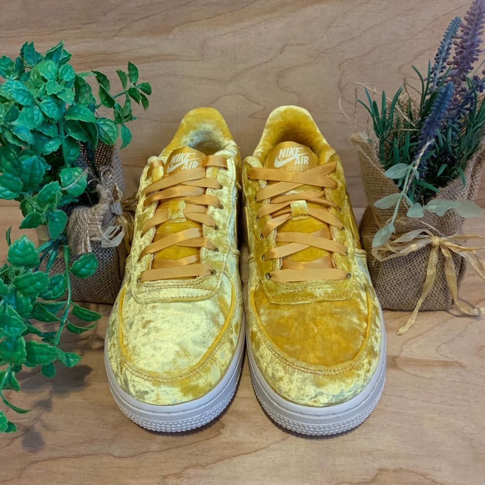 SOLD OUT❤️ NEW Nike Velvet Air Force 1 LV8 - Picture 6 of 8